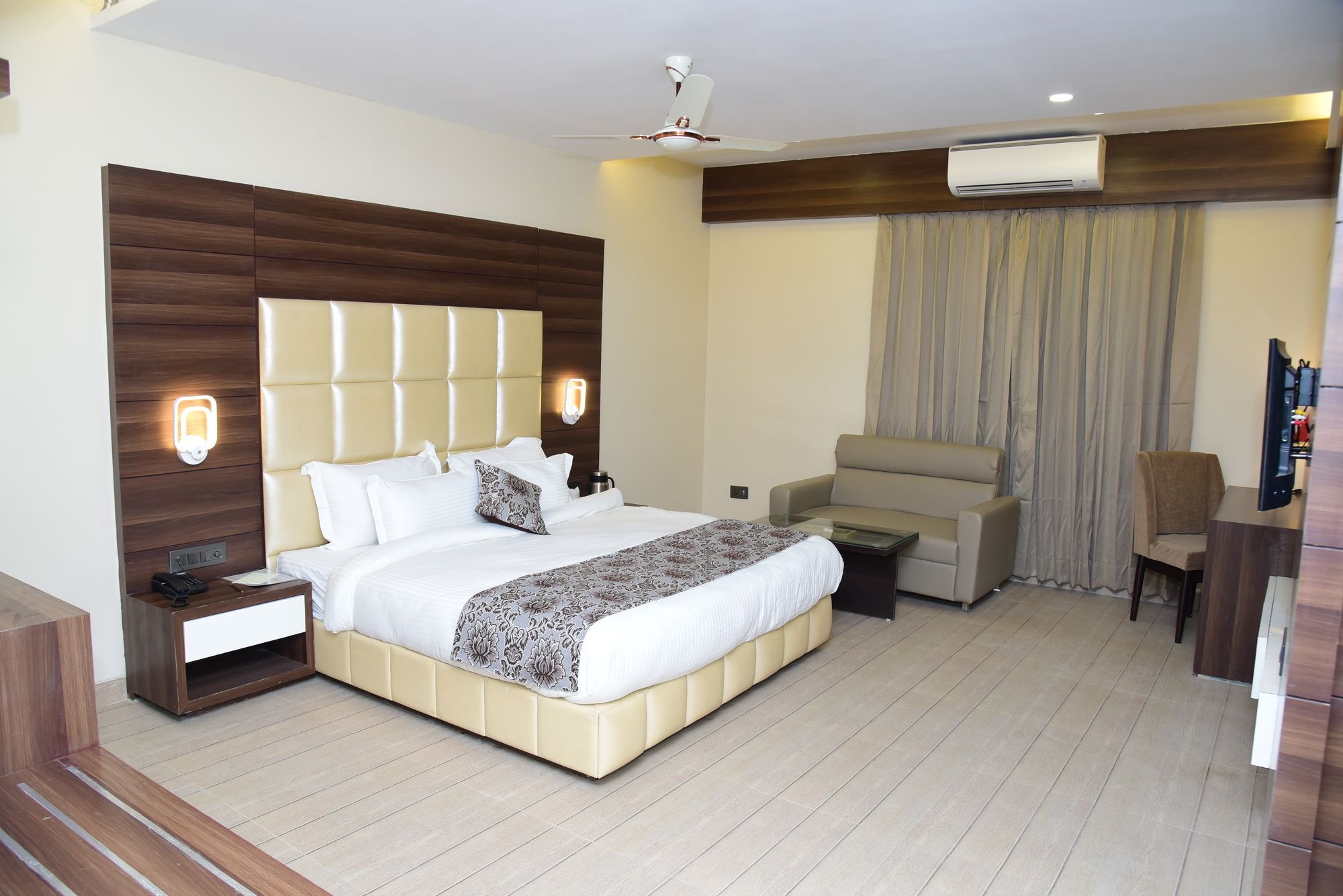 Moments Hotel ลัคเนา ภายนอก รูปภาพ
