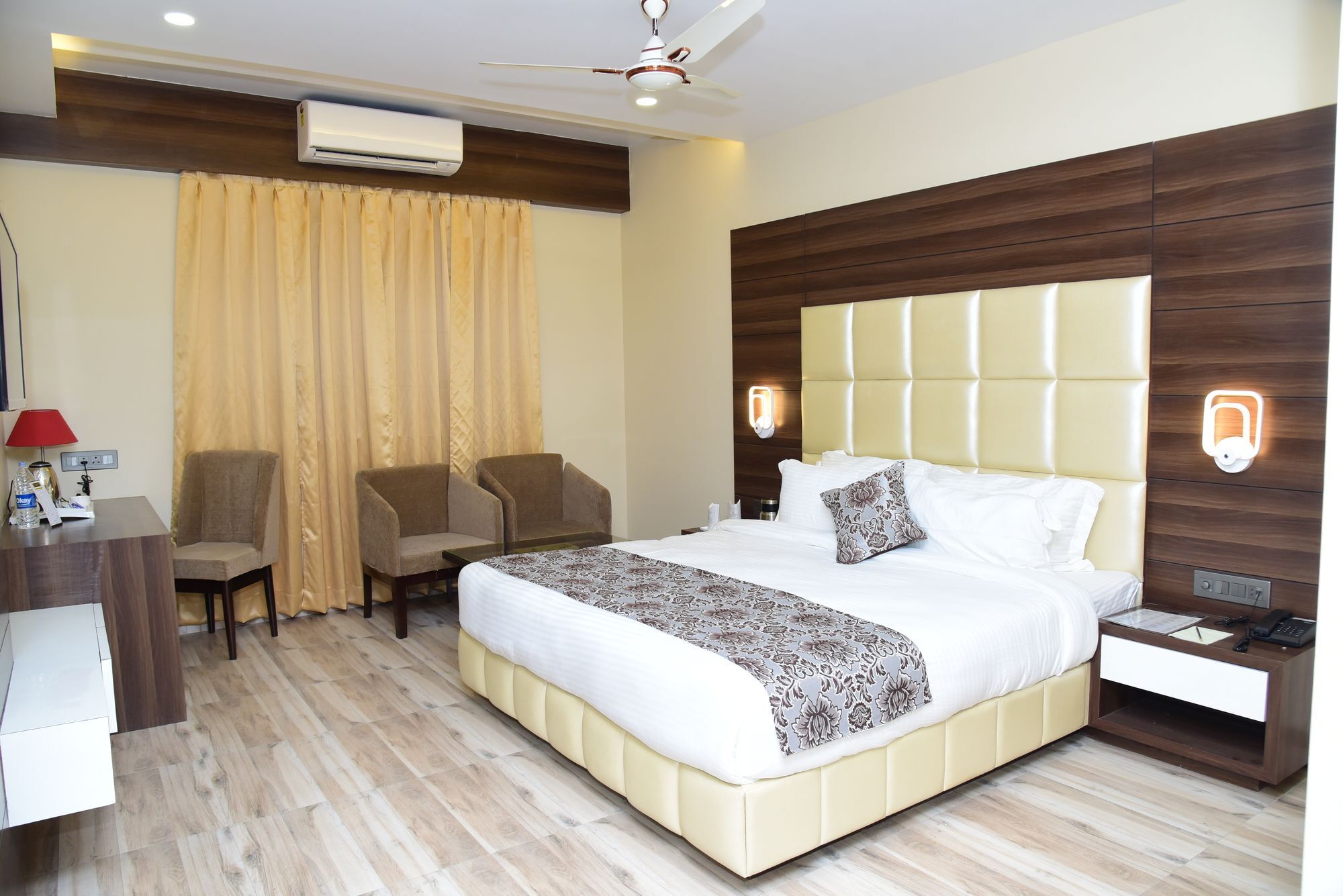 Moments Hotel ลัคเนา ภายนอก รูปภาพ